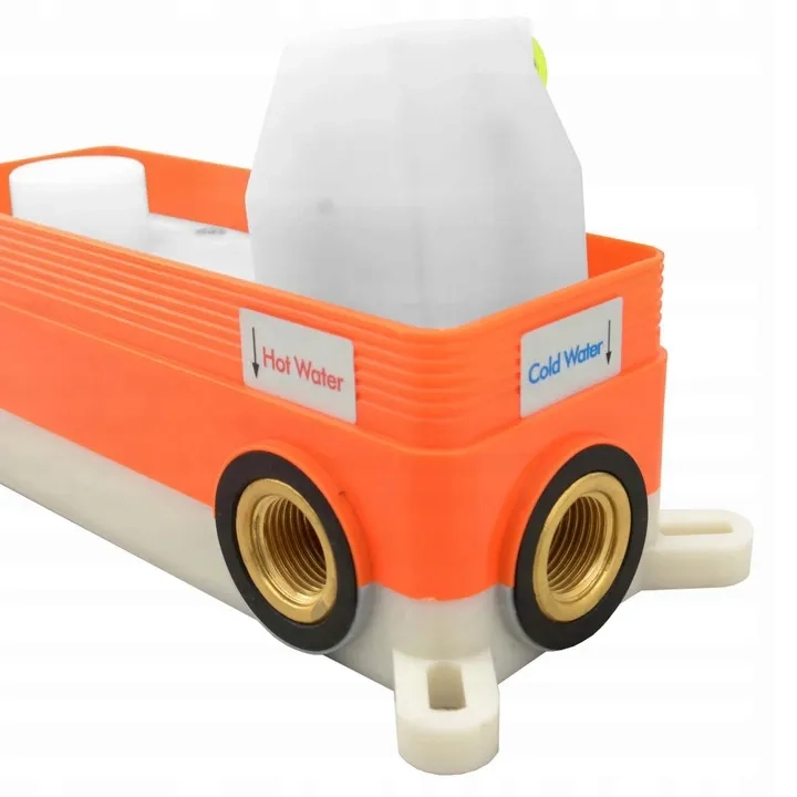 Bateria wannowa podtynkowa Rea Lungo złota szczotkowana